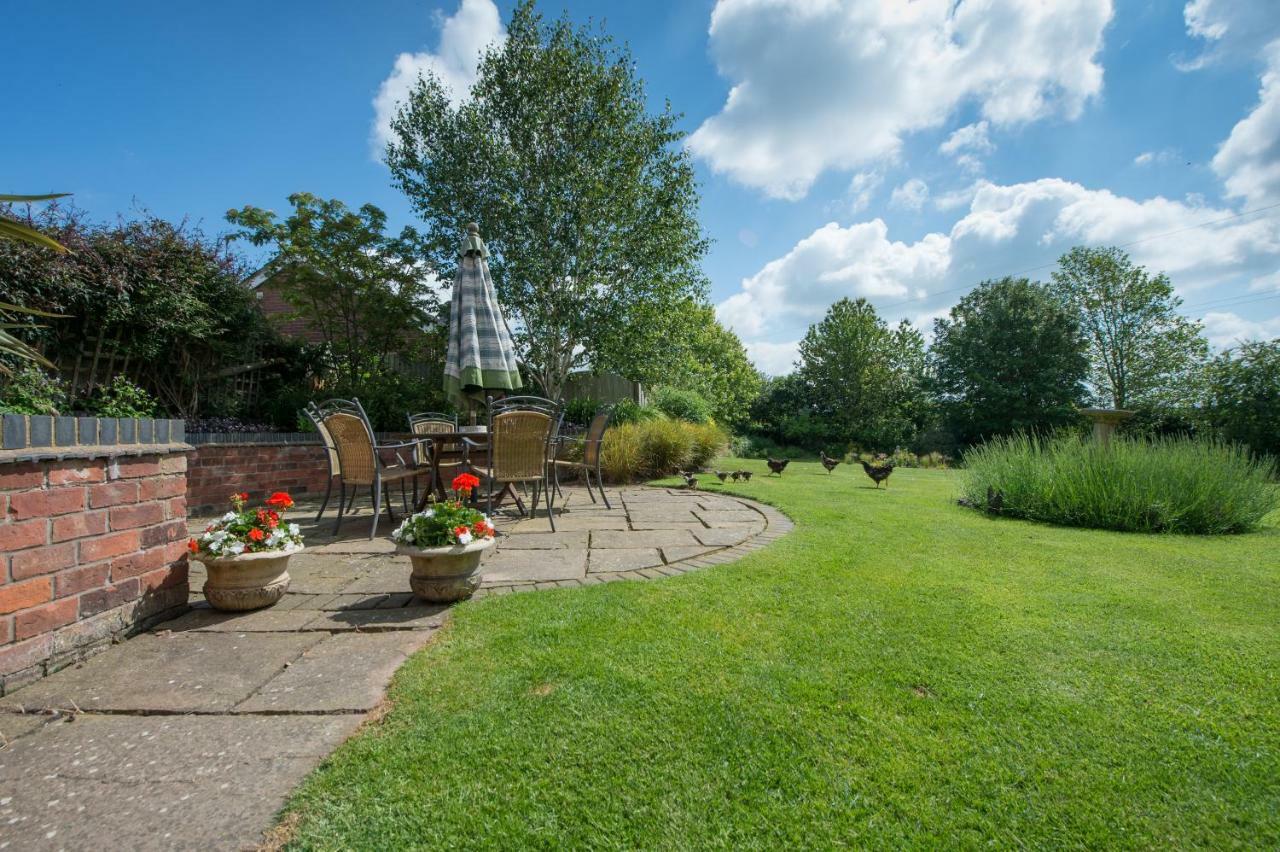 Bed and Breakfast Moreton Hall Farm Newport  Exterior foto